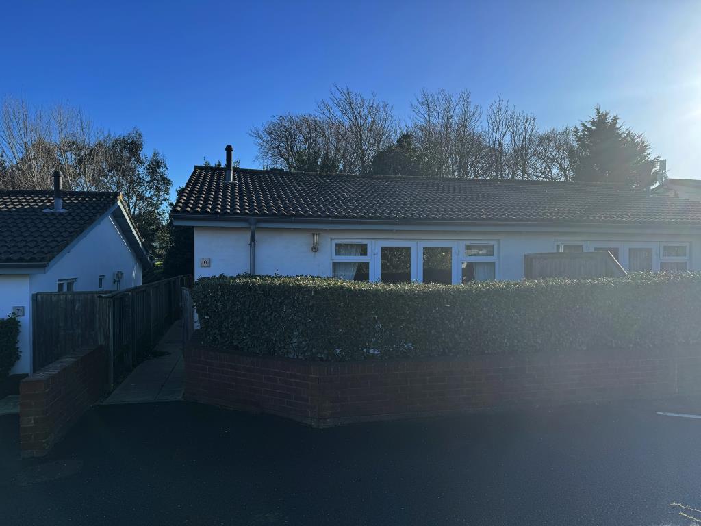 Lot: 6 - TWO-BEDROOM HOLIDAY BUNGALOW - Front View of the bungalow
